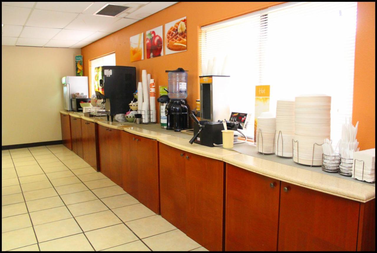 Ramada By Wyndham Tucson Airport Hotel Drexel Heights Kültér fotó