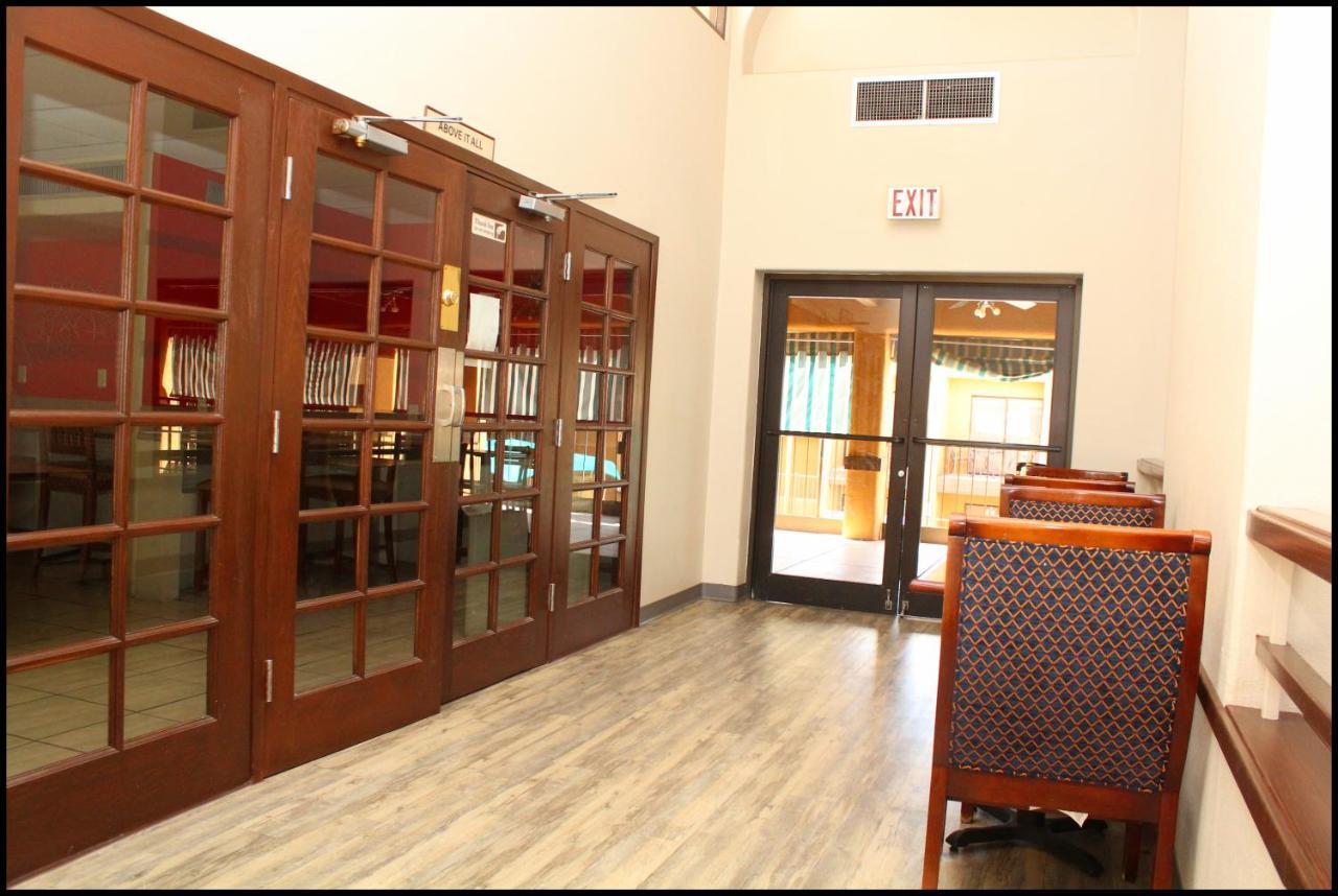 Ramada By Wyndham Tucson Airport Hotel Drexel Heights Kültér fotó