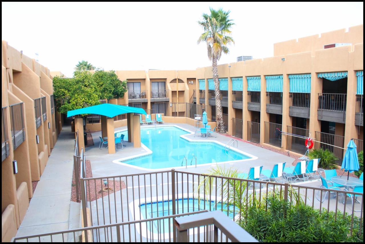 Ramada By Wyndham Tucson Airport Hotel Drexel Heights Kültér fotó