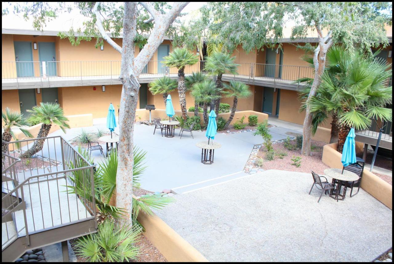 Ramada By Wyndham Tucson Airport Hotel Drexel Heights Kültér fotó