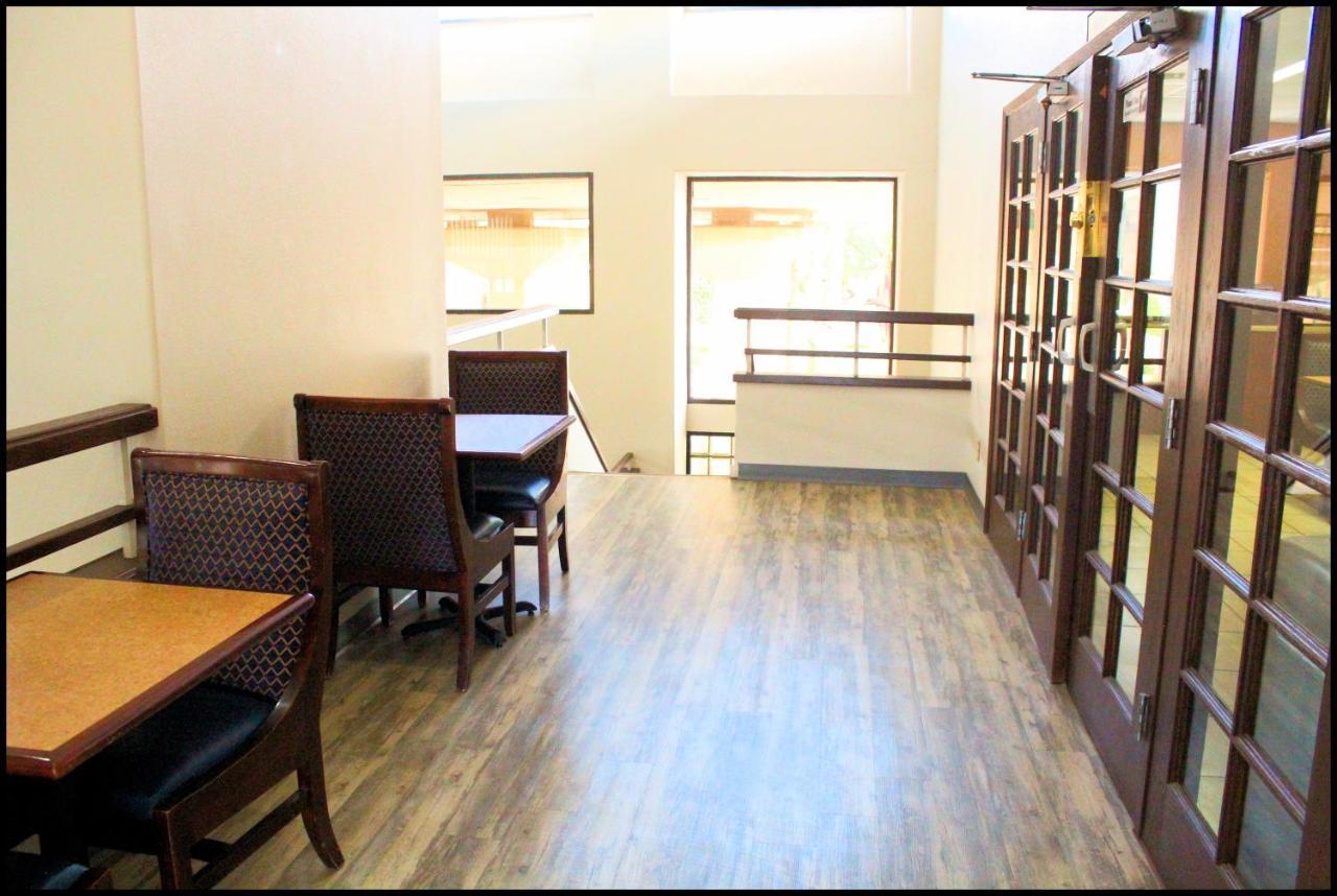 Ramada By Wyndham Tucson Airport Hotel Drexel Heights Kültér fotó