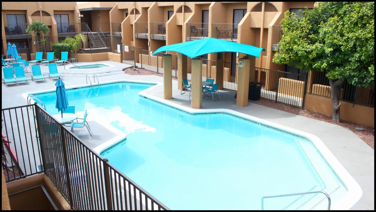 Ramada By Wyndham Tucson Airport Hotel Drexel Heights Kültér fotó