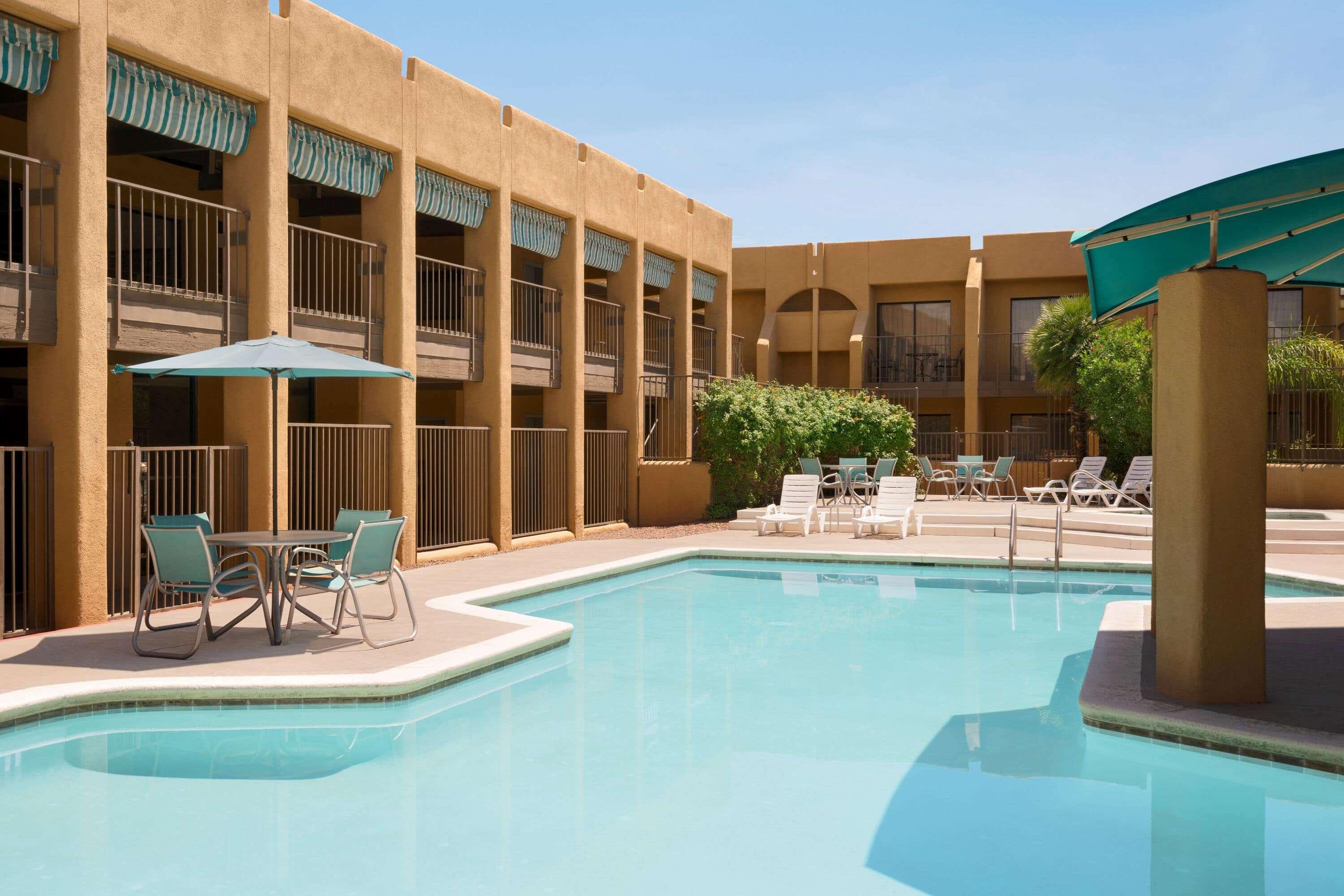 Ramada By Wyndham Tucson Airport Hotel Drexel Heights Kültér fotó