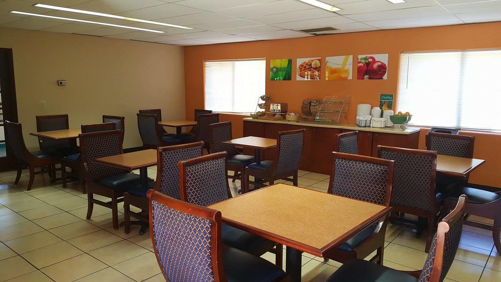 Ramada By Wyndham Tucson Airport Hotel Drexel Heights Kültér fotó