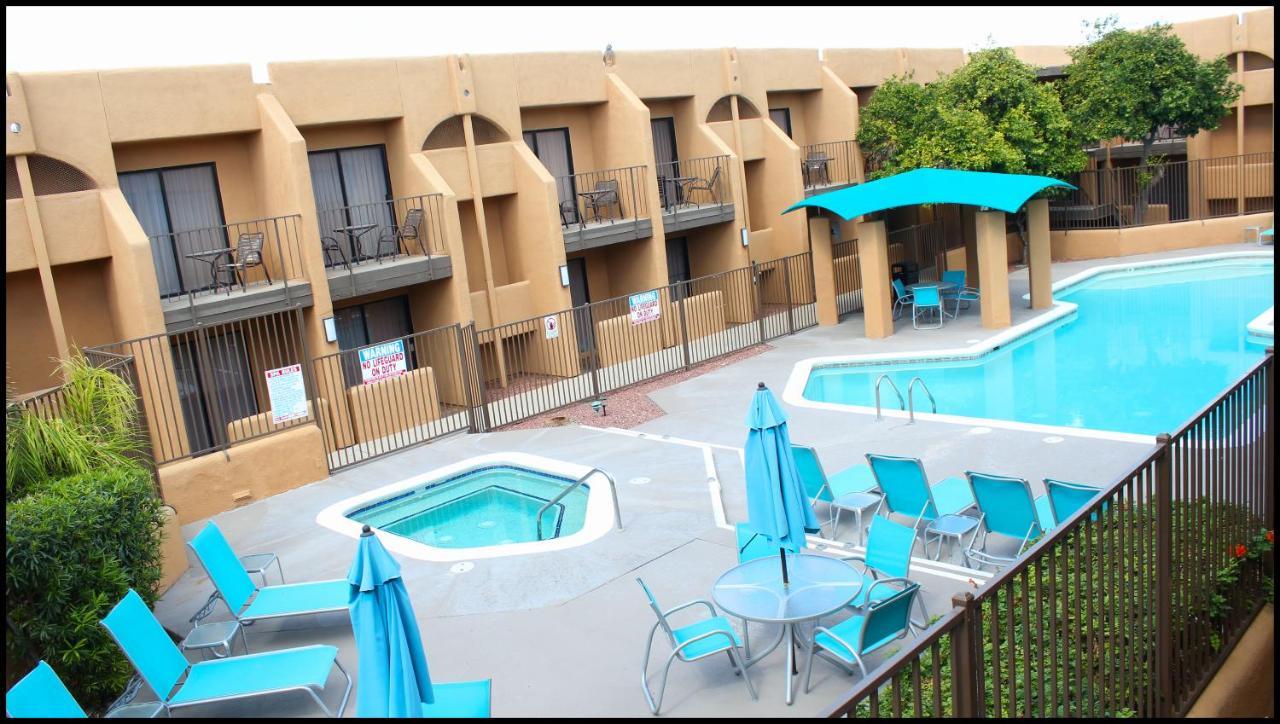 Ramada By Wyndham Tucson Airport Hotel Drexel Heights Kültér fotó