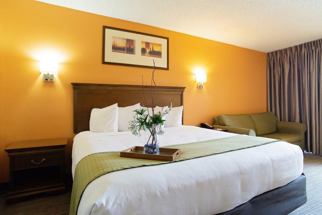 Ramada By Wyndham Tucson Airport Hotel Drexel Heights Kültér fotó