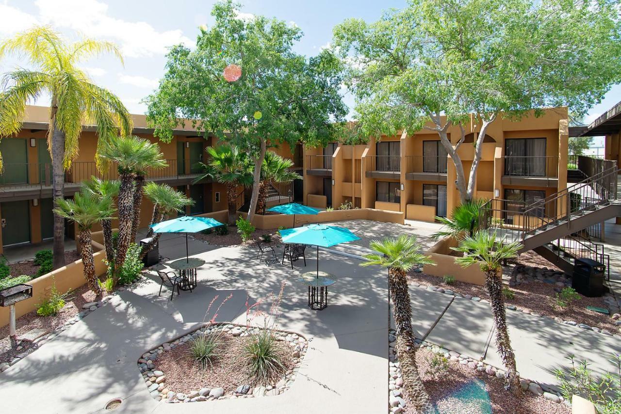 Ramada By Wyndham Tucson Airport Hotel Drexel Heights Kültér fotó
